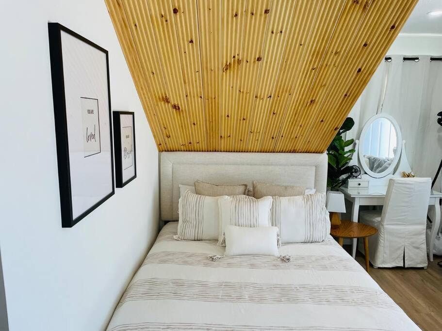 Stylish Cozy One Bedroom Studio With Free Parking ビクトリア エクステリア 写真