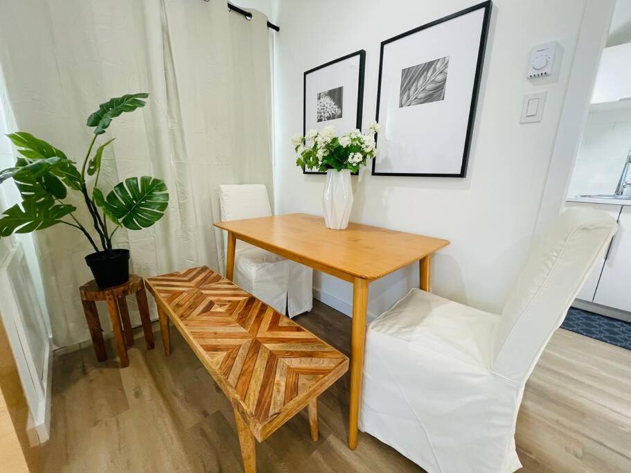 Stylish Cozy One Bedroom Studio With Free Parking ビクトリア エクステリア 写真